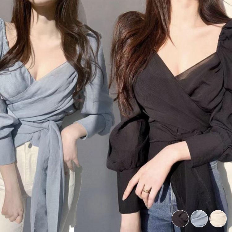 【商品番号】3976韓国デザインのふんわり癒し系カシュクールブラウス。大胆に開いたネックラインがデコルテラインををキレイ見せ。ふんわりとした袖に長めの袖口がエレガントな長袖ブラウス。フロントボタンでし